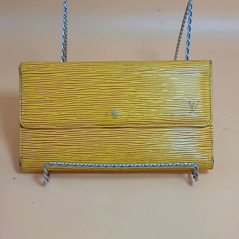 Authentic Louis Vuitton Epi International Wallet
